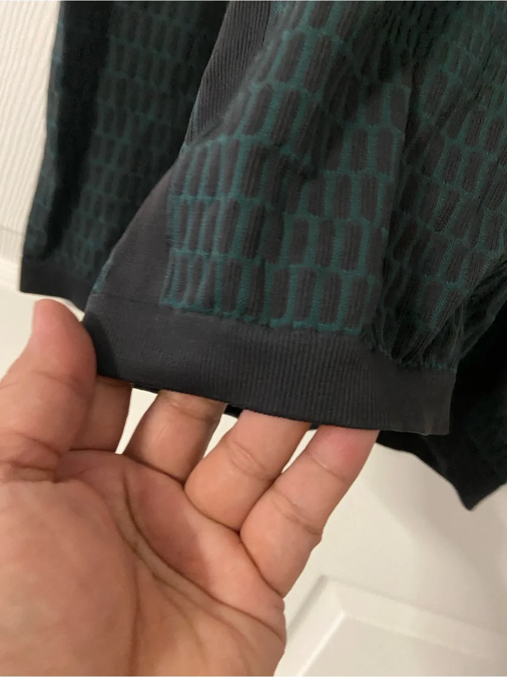 LULULEMON Black-Teal Green Active/Thermal Pullover Top